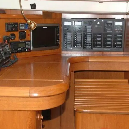 Botel Jeanneau Sun Odyssey 54 Ds Lulu' *